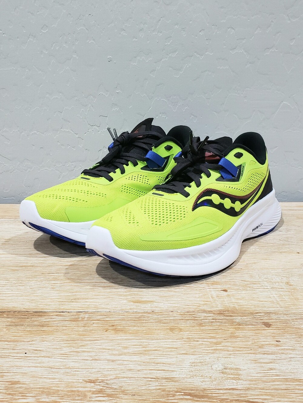 NWOB! SAUCONY Men's Guide 15 Running Shoes (8/9.5 Women's) Acid Yellow/Black
